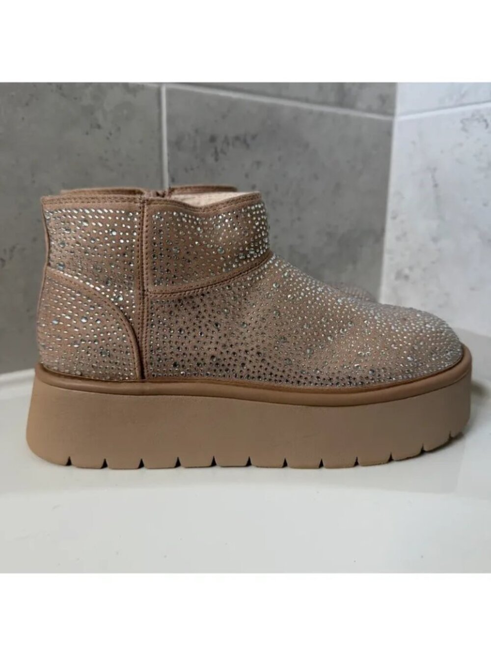 Wild Fable Women’s Rhinestone Winter Boots Size 7